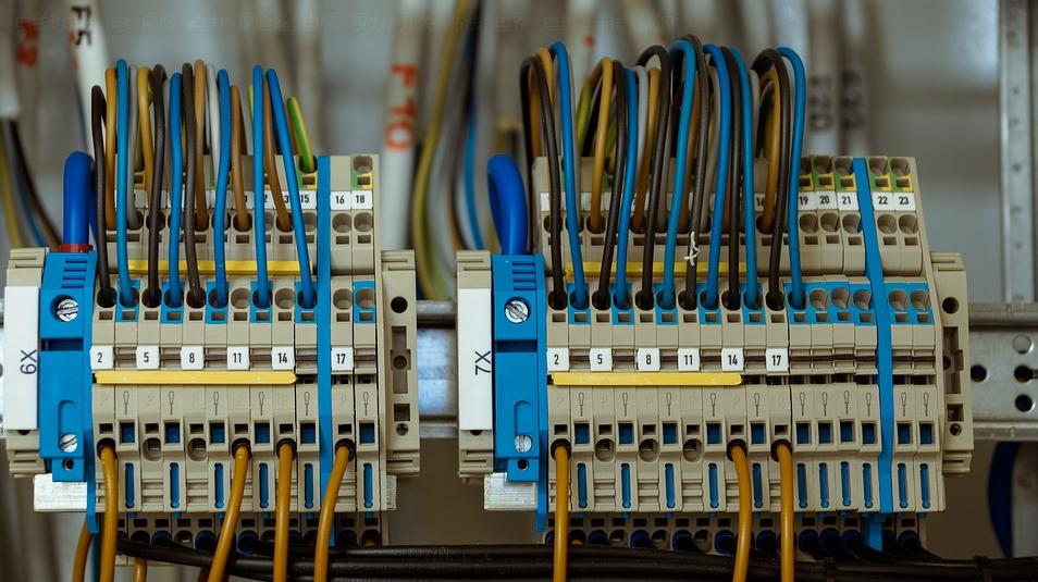 电工布线,这么多线怎么理清楚的?附老电工接线口诀(有奖问答)