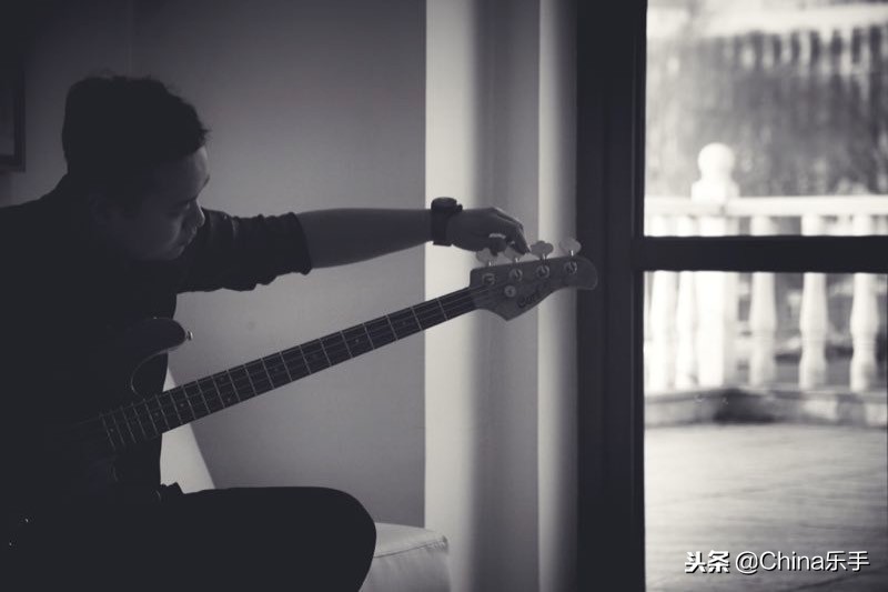 中国乐手专栏——崔文正聊贝斯：不同音乐风格，弹对比弹多更重要