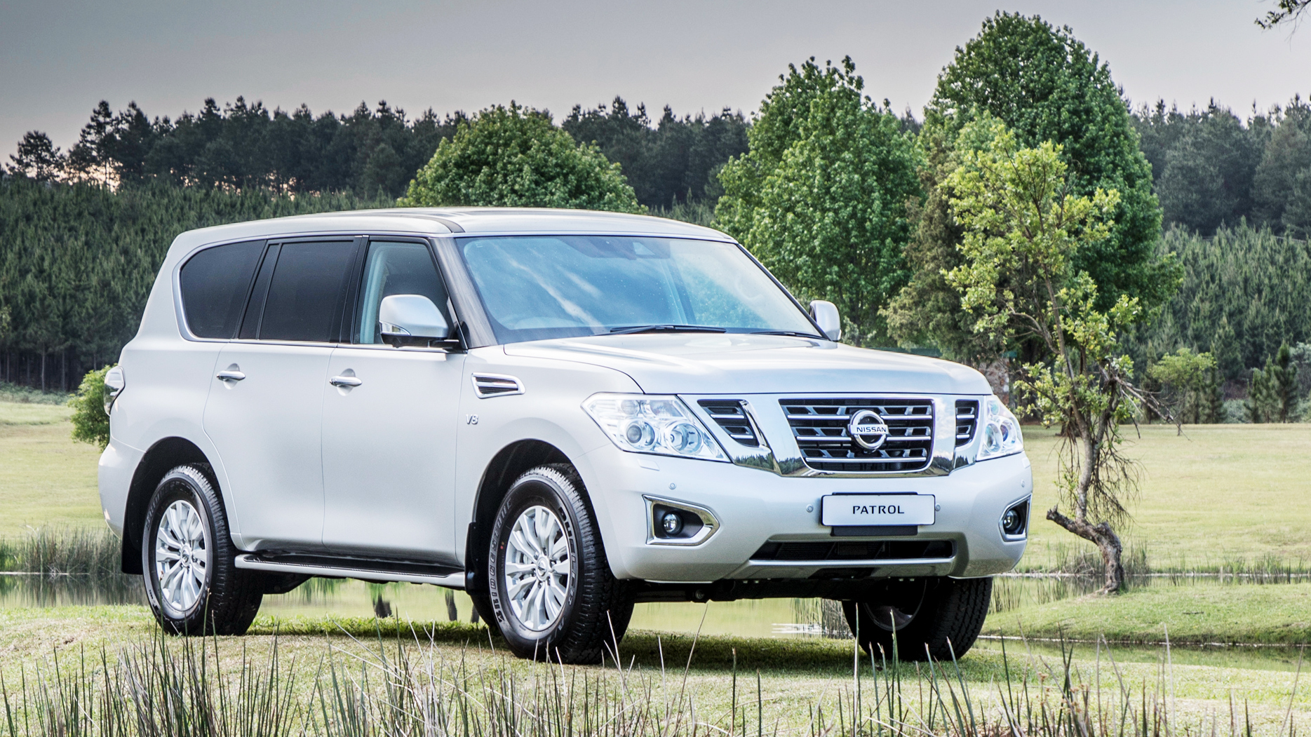 日产途乐vs丰田陆巡越野视频,日产途乐和丰田陆巡哪一款车更大