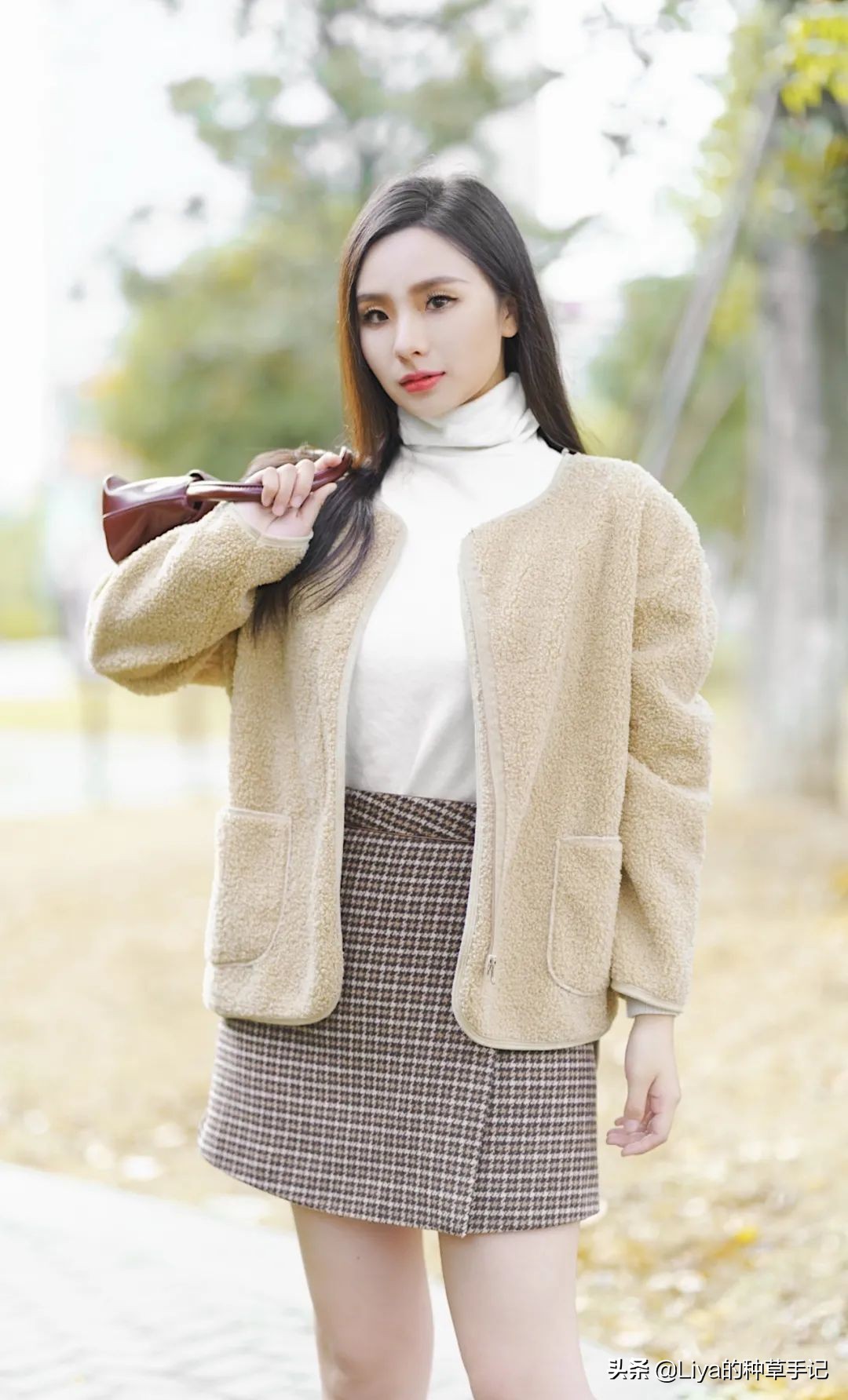 咖色和奶茶色哪个颜色更显气质,奶茶色显白吗今年很流行奶茶发色