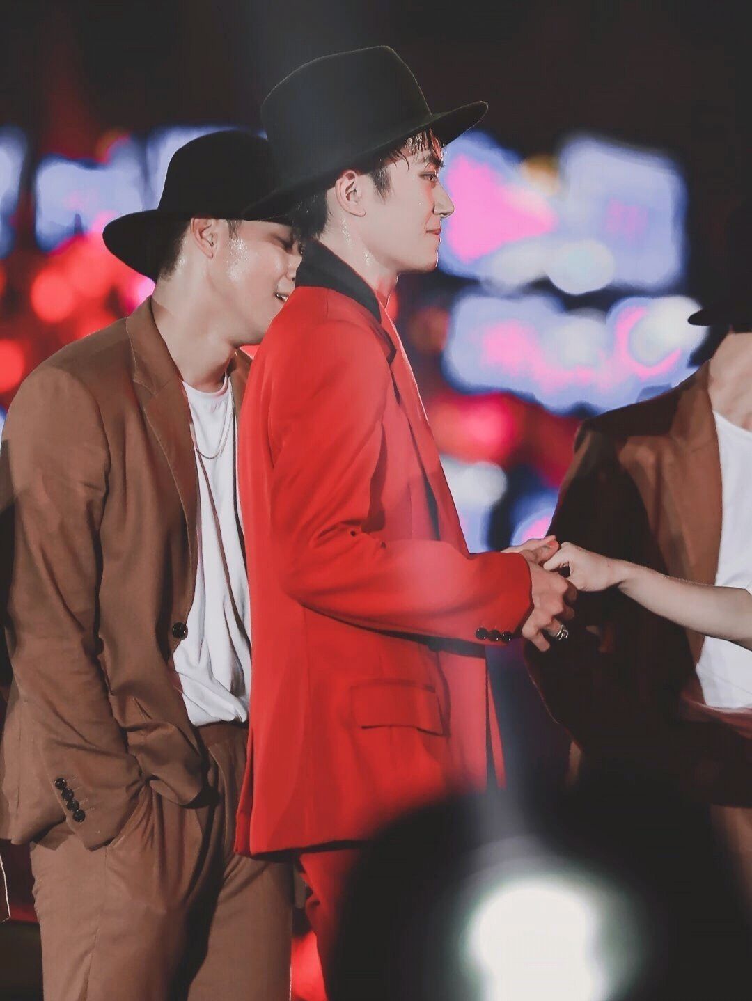 tfboys易烊千玺唱大花轿伴舞,易烊千玺伴舞tfboys10周年演唱会