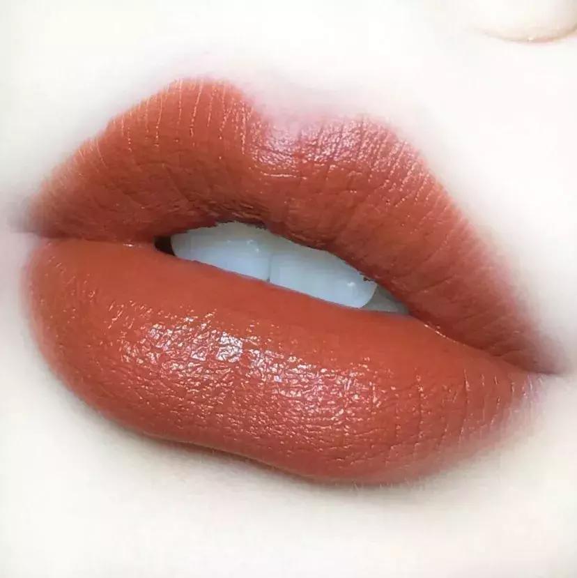 正确涂口红的视频,口红正确涂法不沾杯