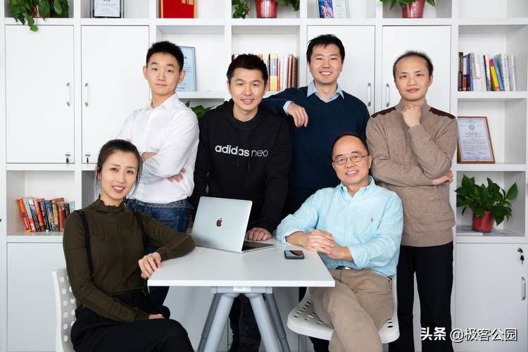 50岁的程序员创业,程序员创业面临的困境和挑战