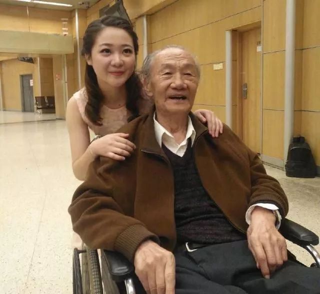 暖春小花爷爷葬礼,暖春小花的爷爷怎么去世的