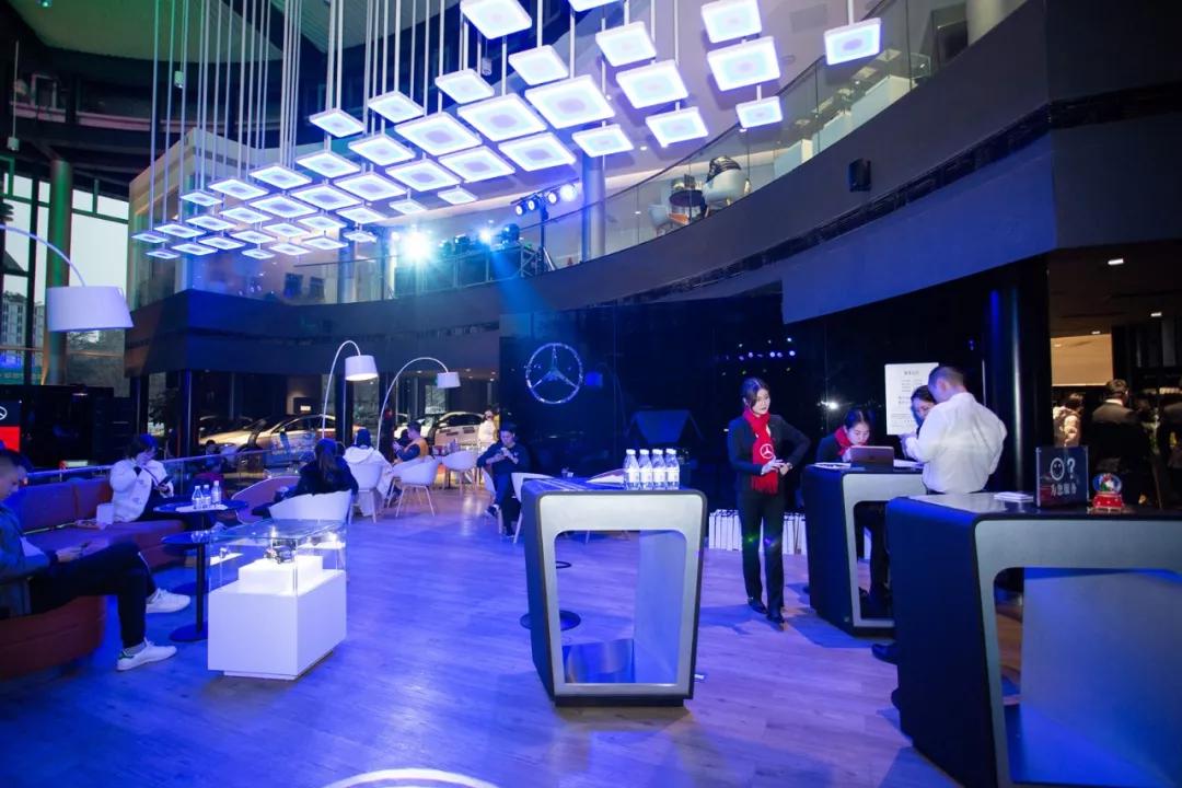 奔驰网红店,打卡网红店有什么意义