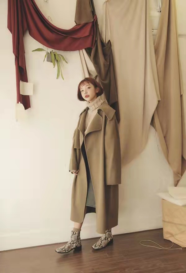 驼色睡衣式大衣穿搭女秋冬,驼色牛角扣大衣穿搭女秋冬