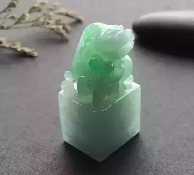 翡翠貔貅怎么戴才是正确的,翡翠貔貅的戴法有什么讲究