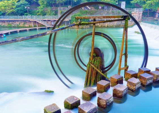 凤凰古城为什么走红,凤凰古城因何扬名于世