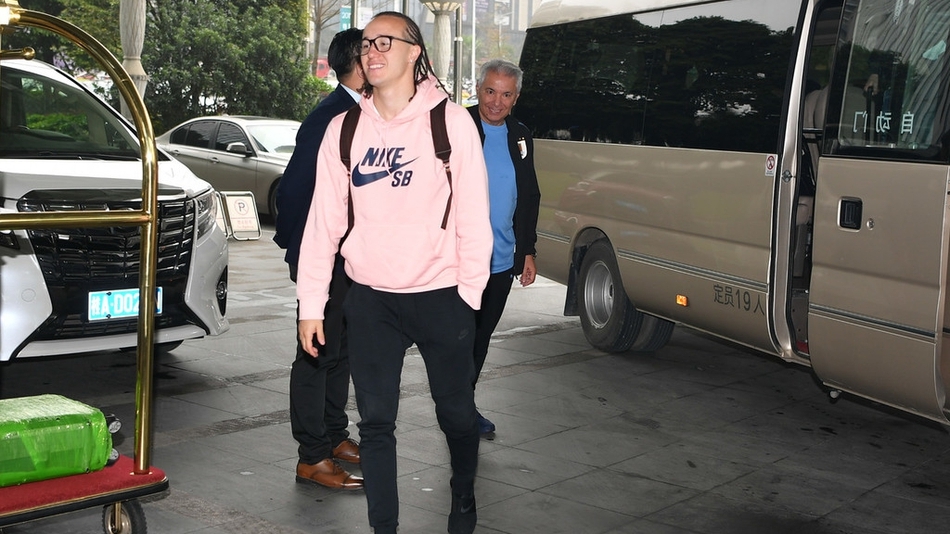 乌拉圭巨星爽约，泰国队长伤退，乌兹老友来访，卡氏国足将启征程