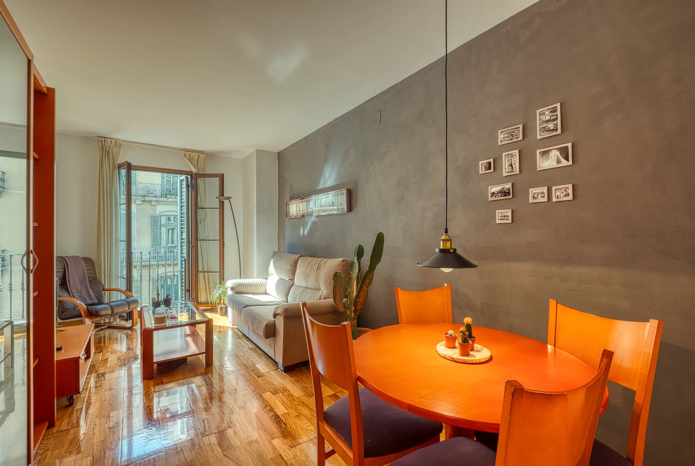 南欧自由行趣事糗事15：夜宿机场，遇到*威示***行游**，接受贴面礼