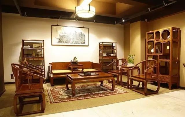 红木沙发适合什么客厅,一套红木沙发