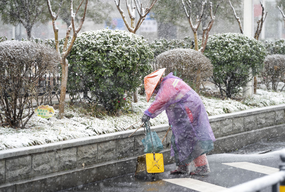 抗击疫情风雨无阻我们在行动,抗击疫情风雨无阻向前行