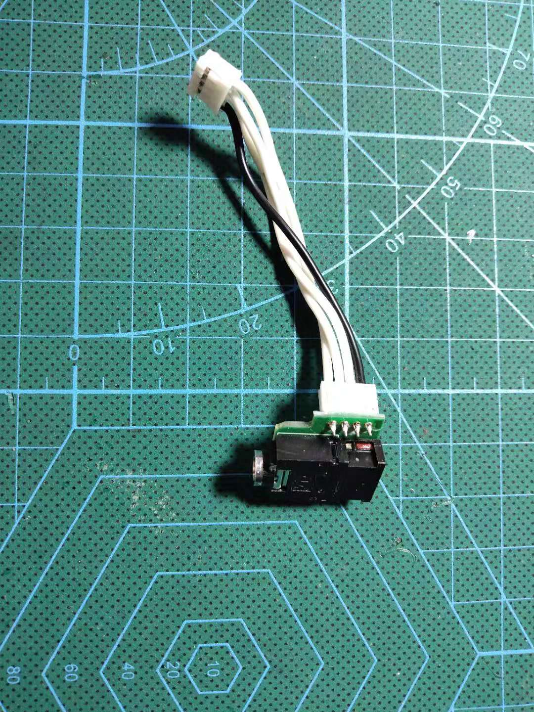 自制遥控飞机需要哪些材料,遥控飞机的遥控器自制