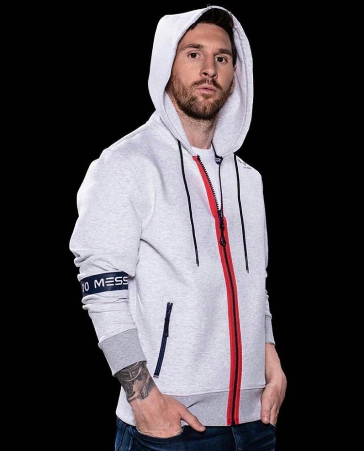 梅西发布个人潮牌M10!对标C罗,他的衣品还是个“弟弟”