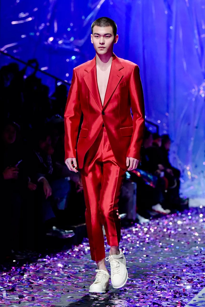 星光大赏王一博肖战粉丝battle,肖战看吴世勋和王一博battle