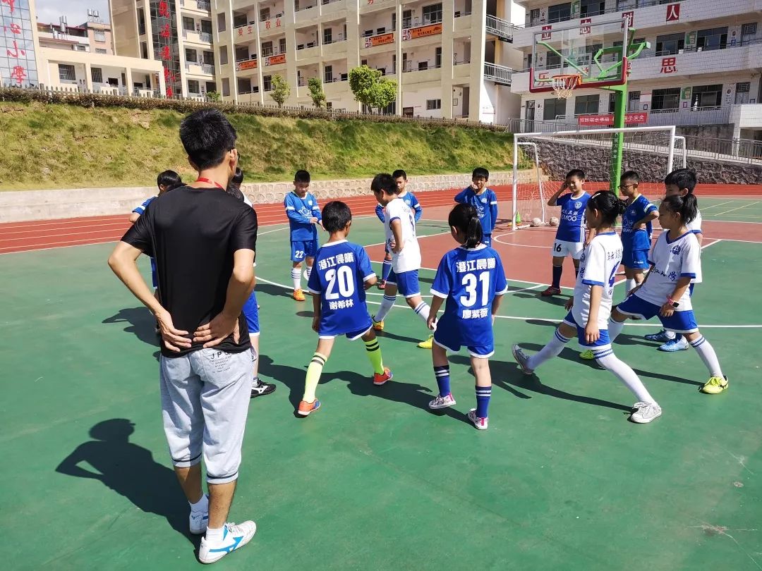 轮椅卖家，天猫双11给女儿买高档小红鞋，只给自己买一张手机贴膜