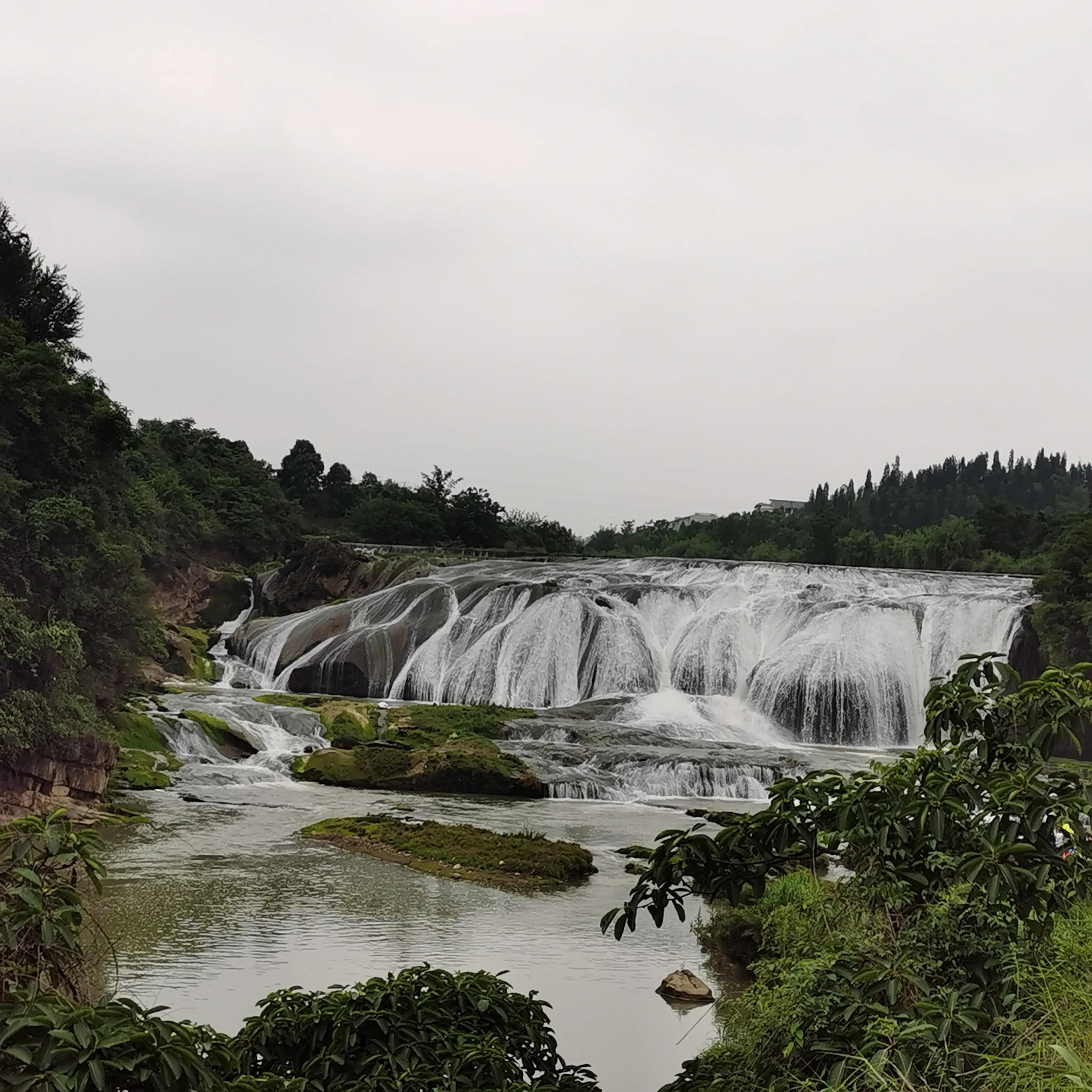 向南方和向北方,登上山顶看美景贵州黄果树瀑布