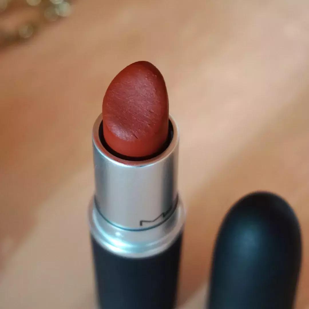 李佳琦同款就一定适合你？试了这16支口红后我们发现…