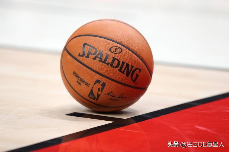 NBA更换官方比赛用球,nba球员能换掉代言的球鞋吗