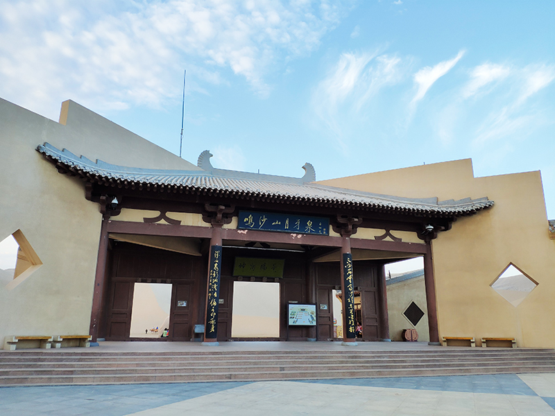 茶卡盐湖天空之镜离青海湖多远,大西北茶卡盐湖翡翠湖