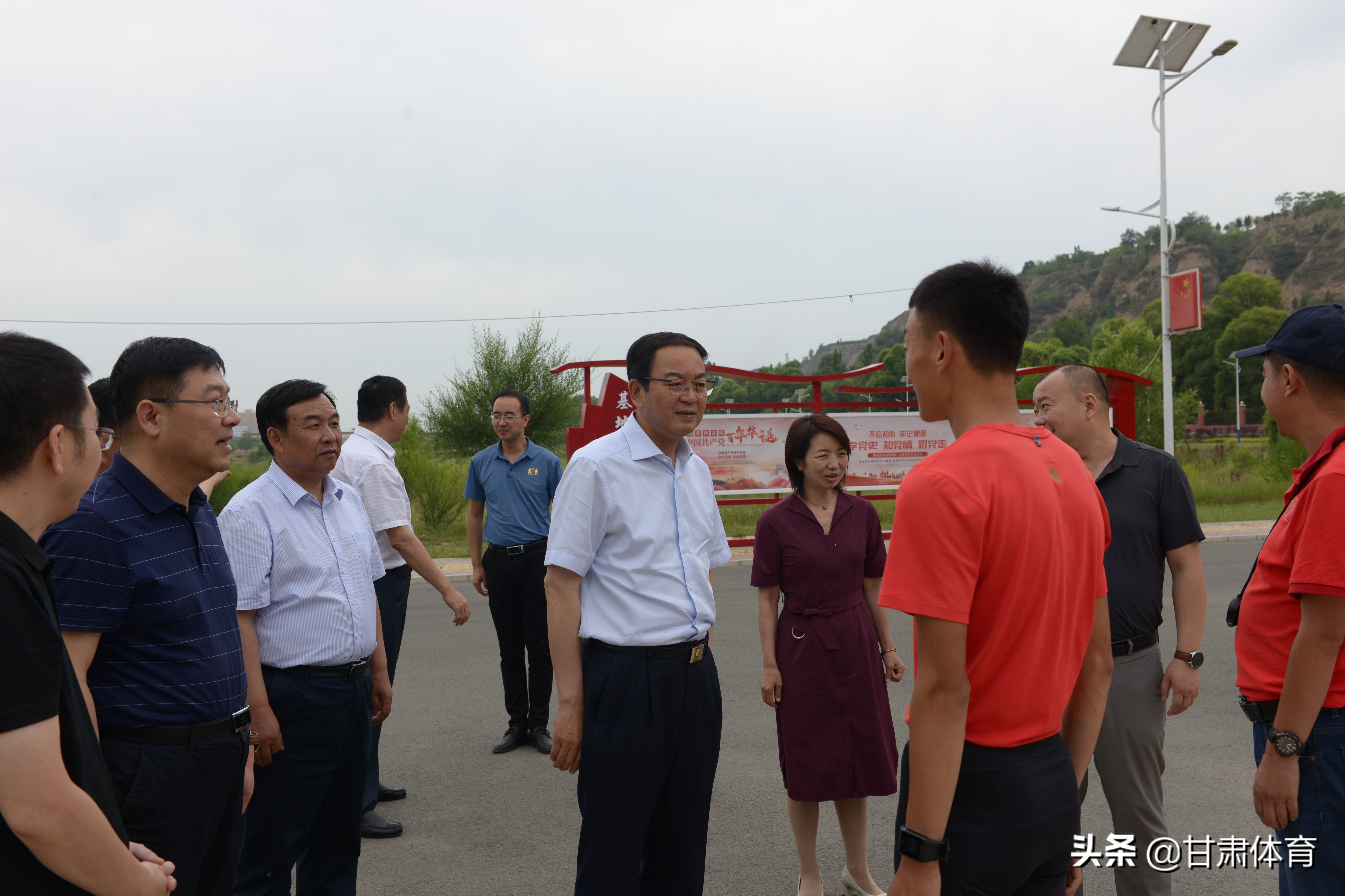 张世珍调研体育工作