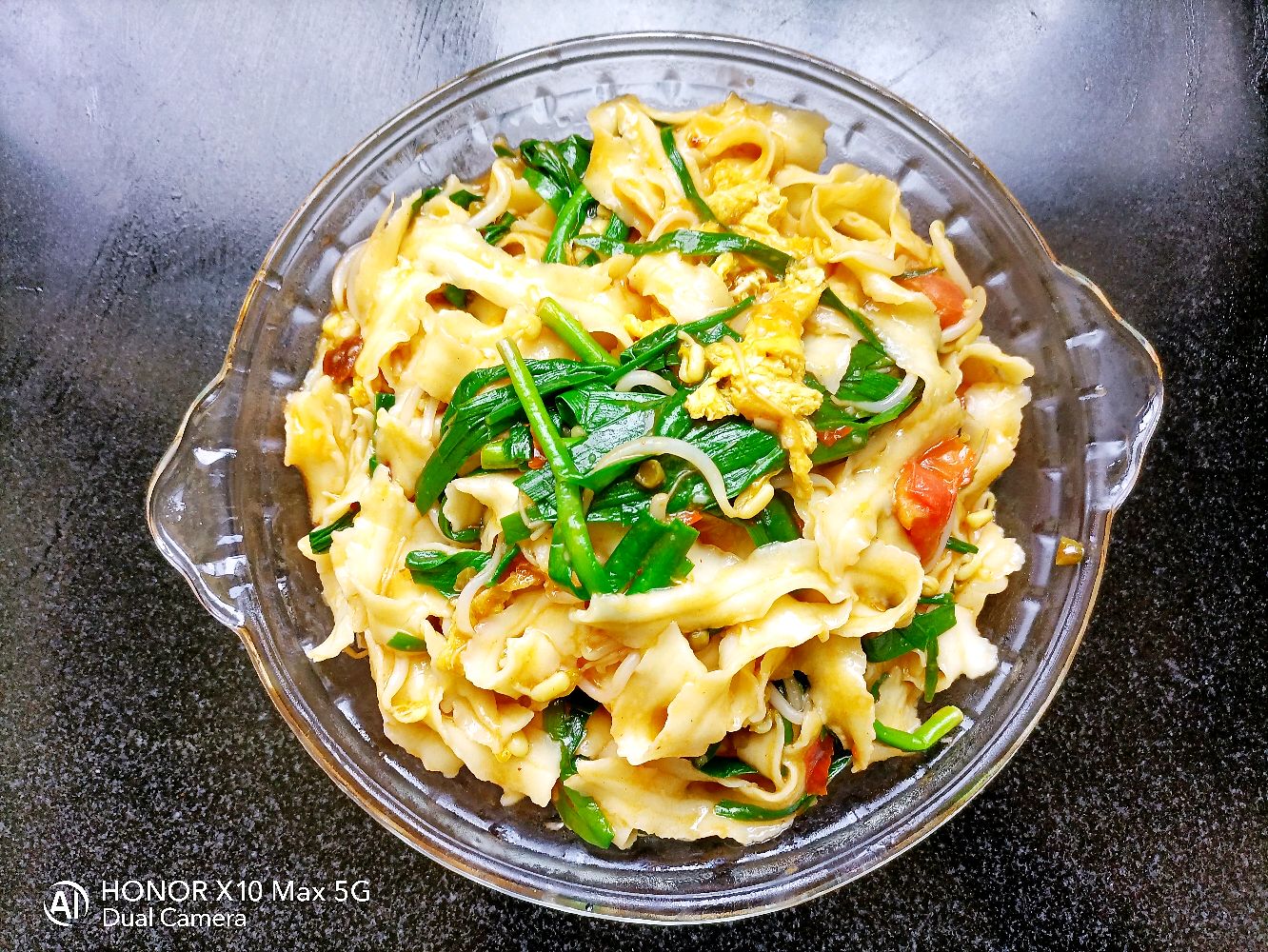 油泼荞麦刀削面香味浓郁面条筋道,刀削面最终的做法