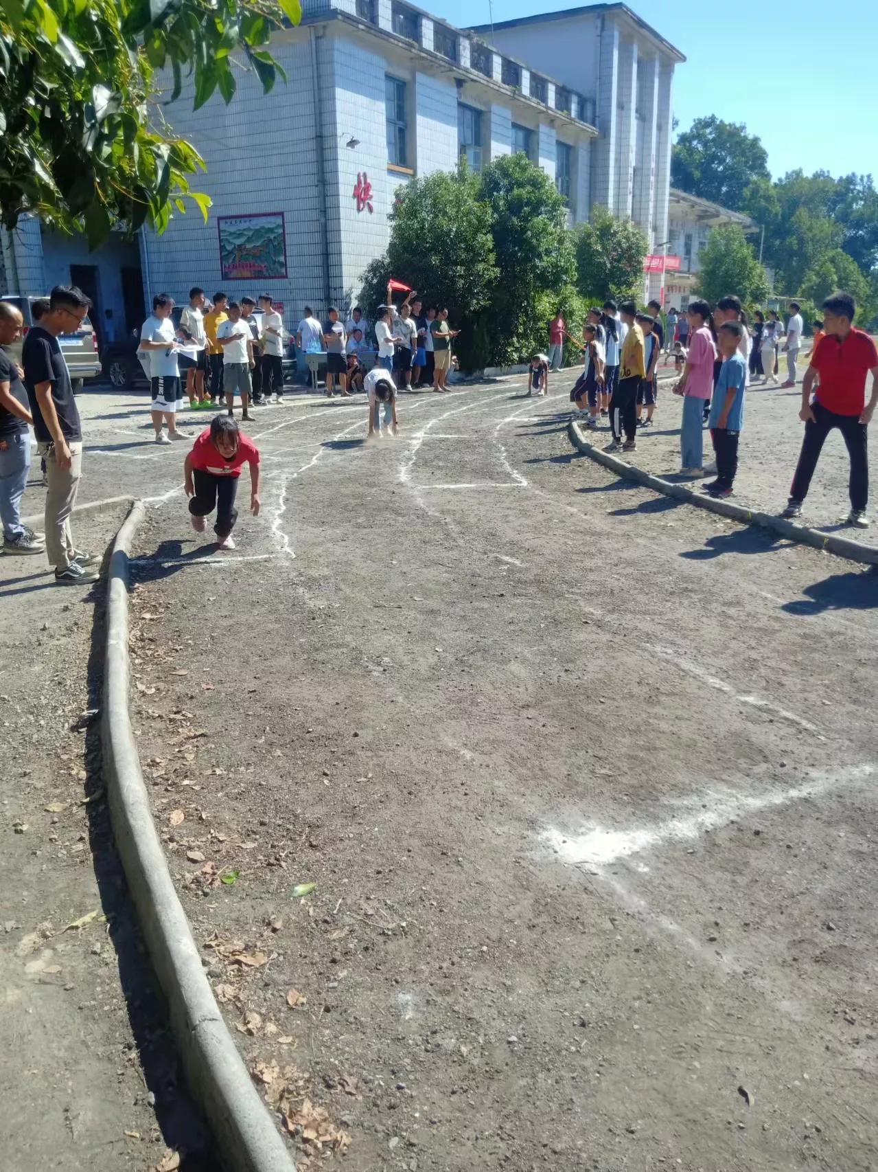 隆回县田径运动会3000米,隆回县六都寨镇中学田径运动会