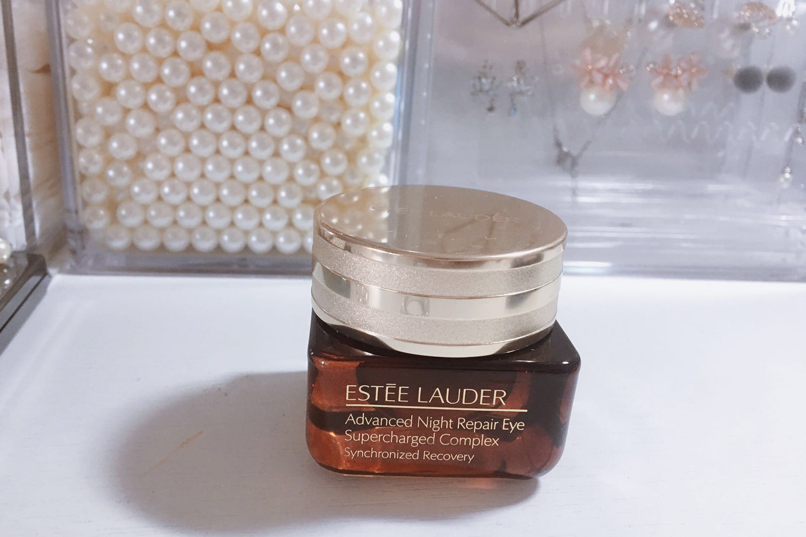 上眼睑松弛凹陷买什么眼霜好,大家用过的便宜又好用的眼霜