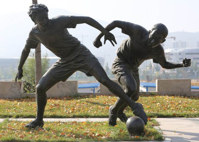 踢足球的好处有哪些,踢足球的好处和危害