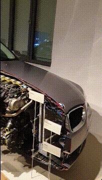 豪车旁边一辆自行车搞笑图,搞笑豪车旁边单车图