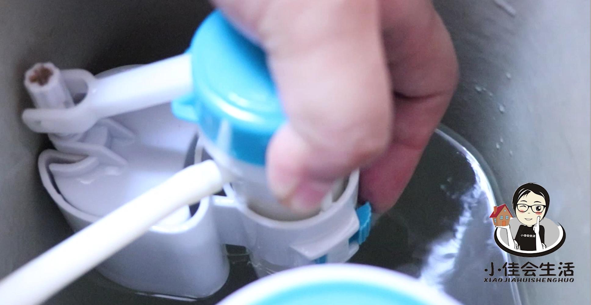 马桶冲水无力一按就下去,马桶冲水没劲小窍门