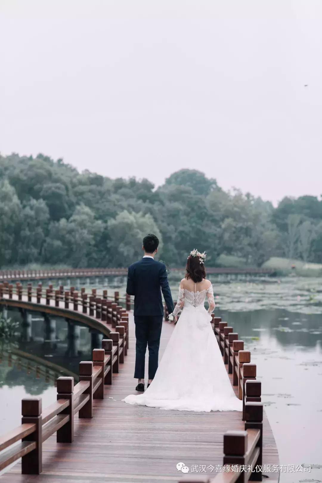 何超盈过大礼什么意思,何猷君晒姐姐何超盈过大礼仪式照