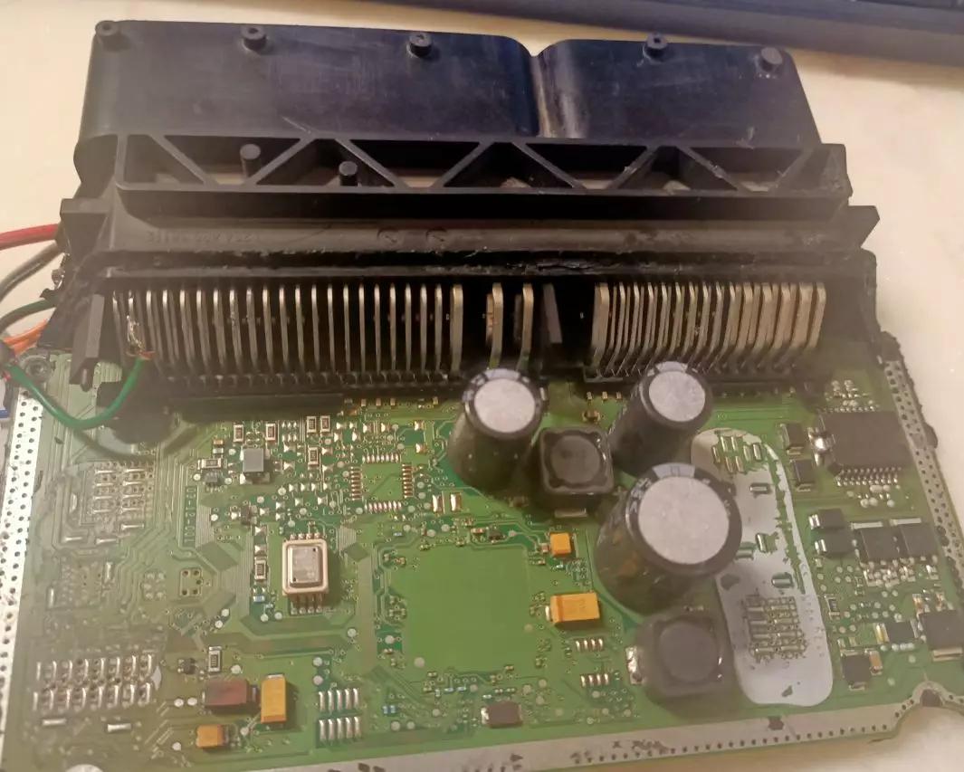 博世发动机电脑板点火芯片,博世发动机电脑板电路图