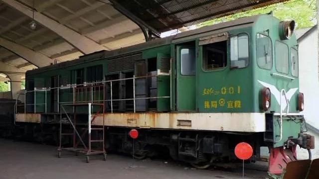 东方红21型内燃机车驾驶,东方红21型内燃机车结构组成