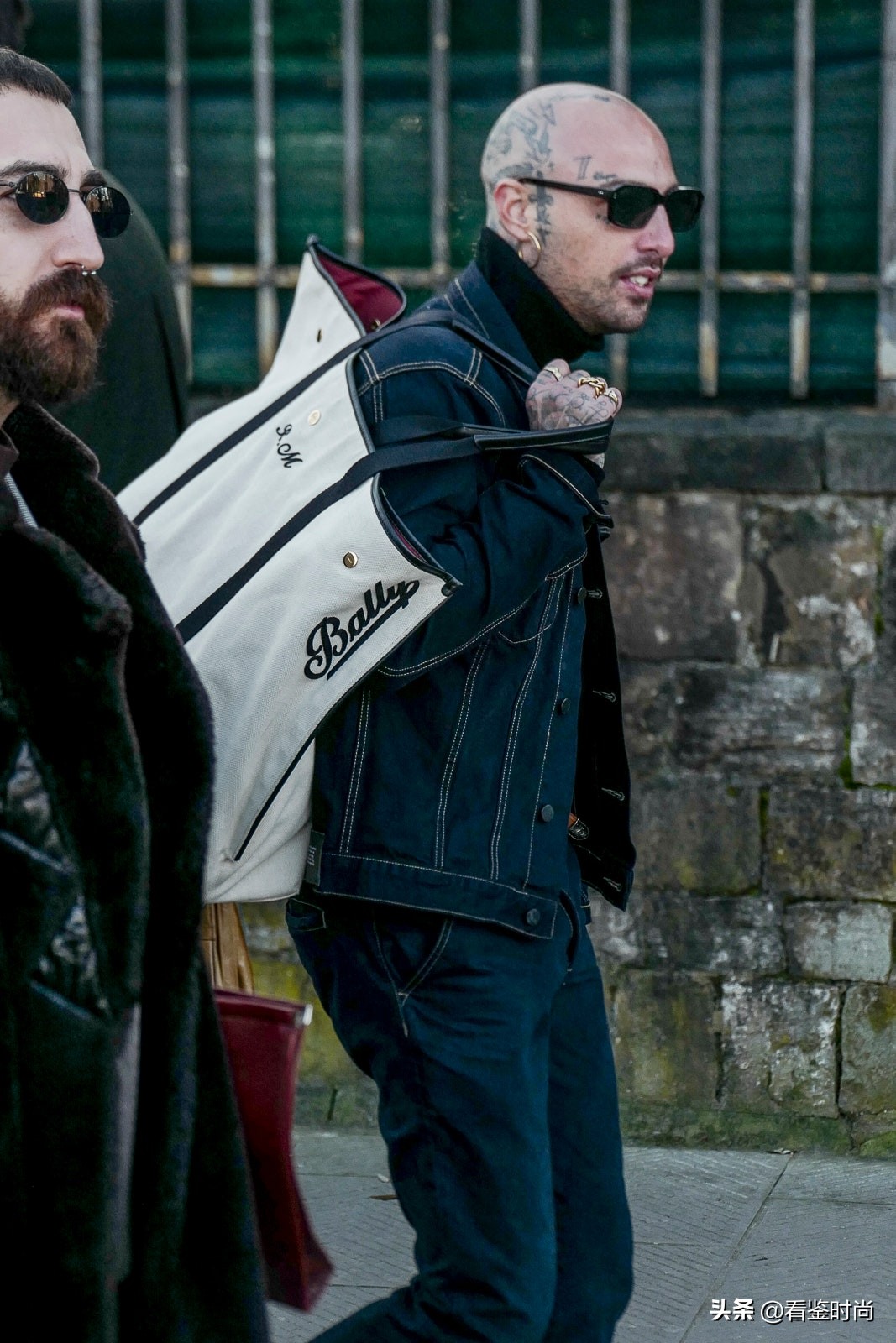 男人的包袋太单调？那一定是你有误会，它比你想象的要丰富