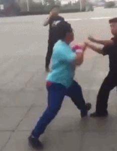 和女朋友去水上乐园,玩水上乐园掉妆