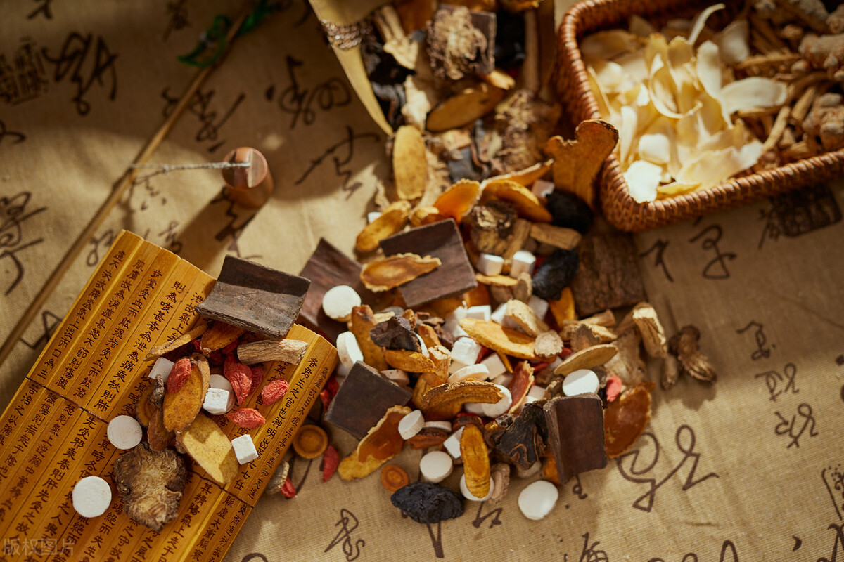 偏头痛伴随着恶心呕吐中医治疗,偏头痛患者视力