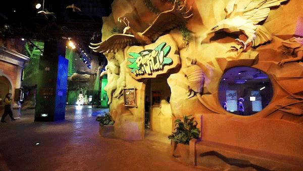 日夜不同科技感，春节潮玩创新方