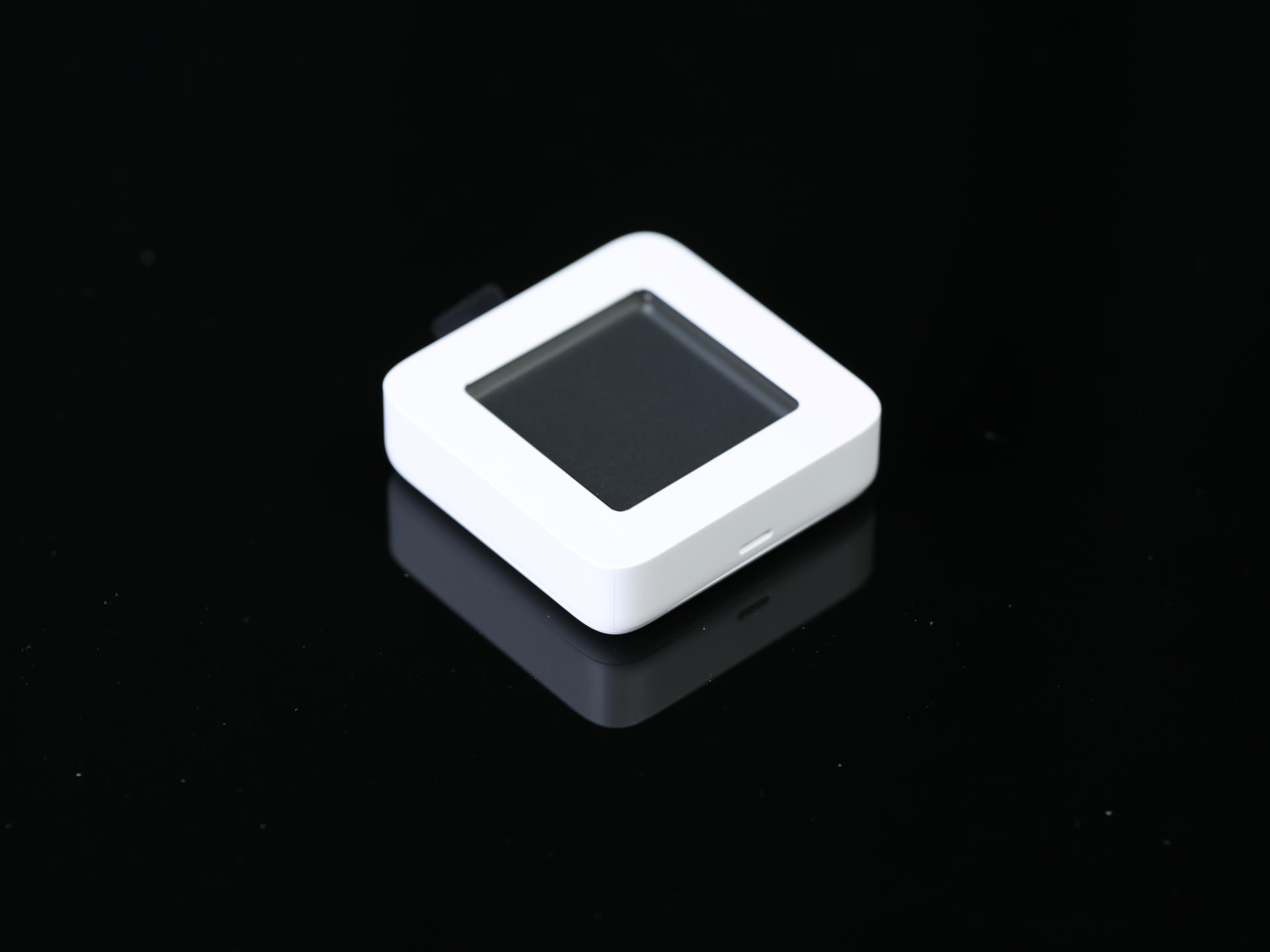 米家温度计测量鱼缸温度,小米米家温度计怎么换电池