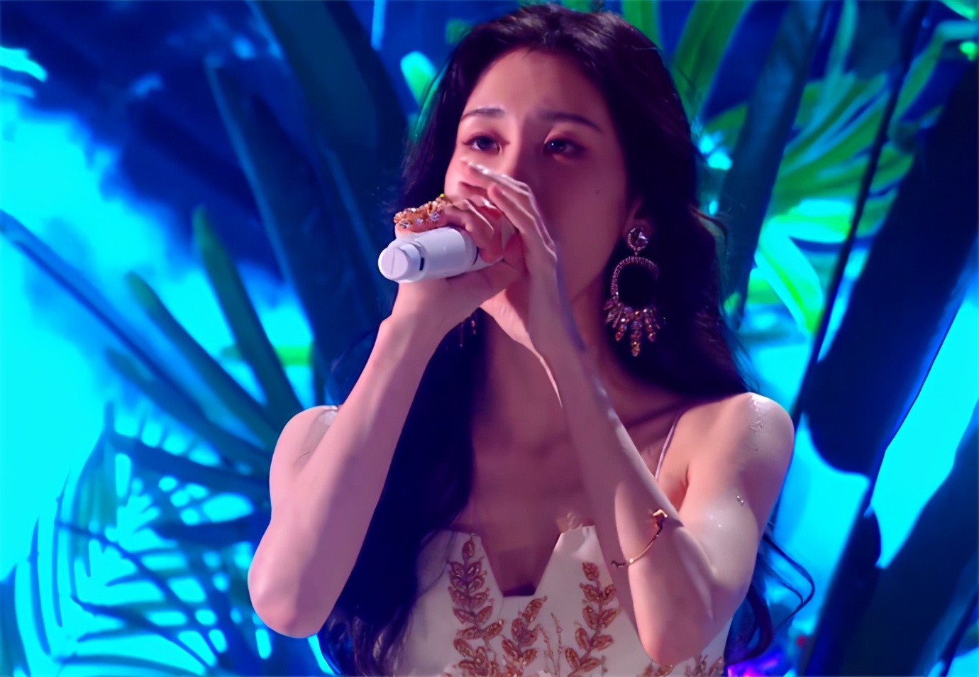 单依纯好声音哪一期出来的,单依纯总决赛歌曲夺冠视频