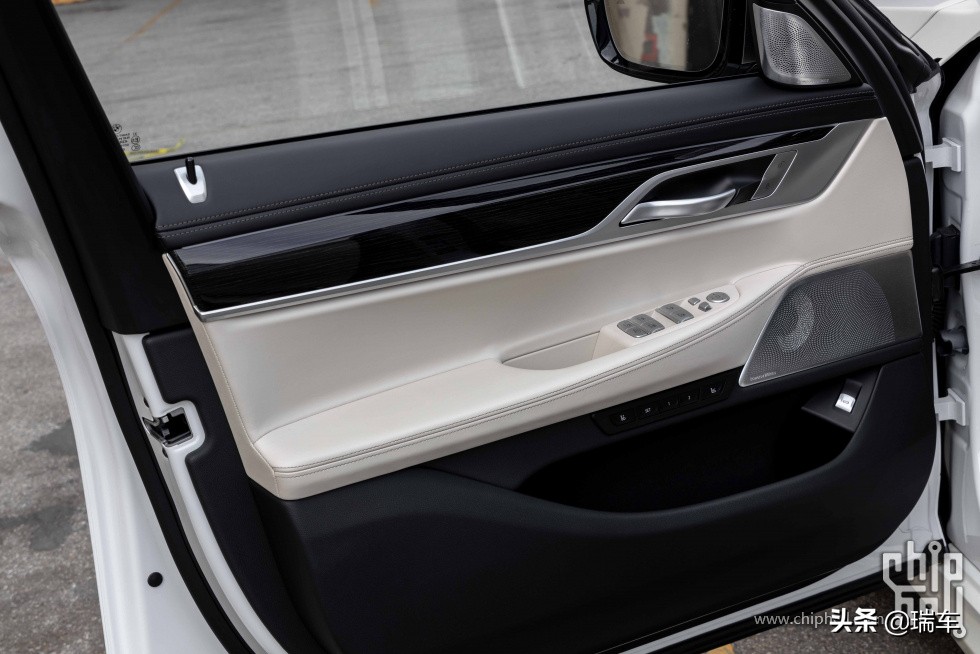 新款宝马m760liv12曜影特别版,宝马的v12