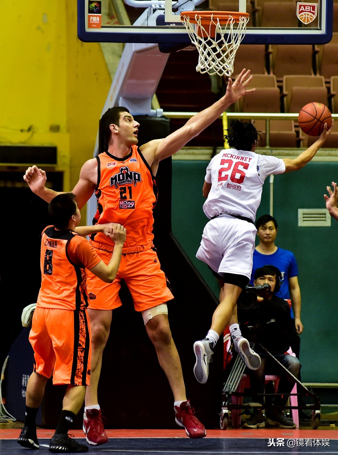 鐜嬮湝閲岀毊,閲岀毊涓轰腑鍥借冻鐞冪暀涓嬬殑韬奖