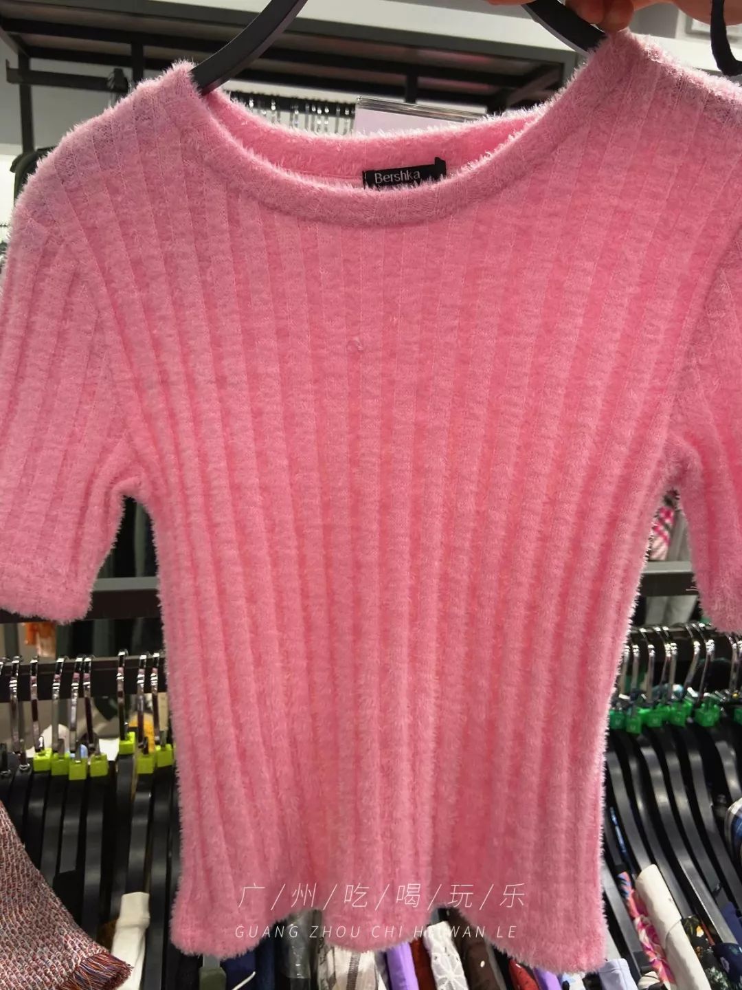 2折买NIKE!唯品会线下店打折!PUMA、Levis、大牌通通白菜价!