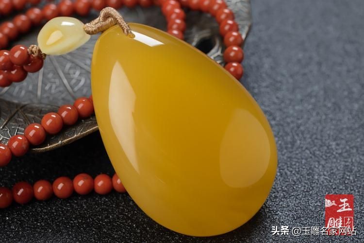 鸡油蜜蜡的收藏价值大,蜜蜡中的鸡油黄蜜蜡到底是什么