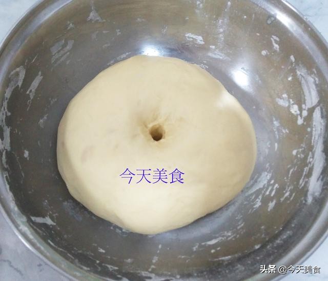 怎样用面包机做出松软拉丝的面包,手工制作面包