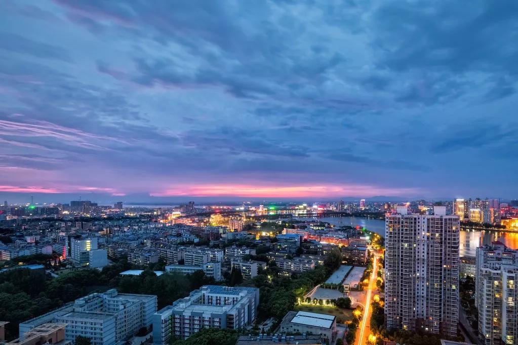 流浪在武汉街头的人,在武汉街头流浪的外地人