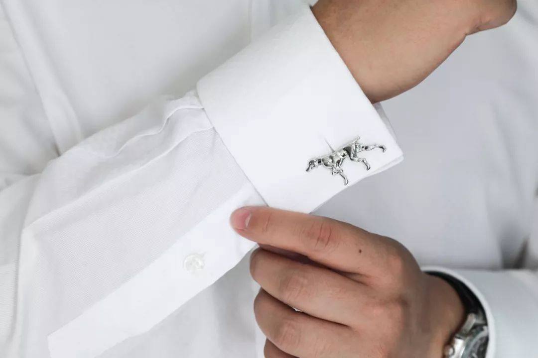 瑞典皇家配饰品牌，几百块戴出万元质感，金色手镯男女戴都好看