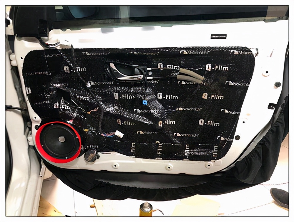 昆山汽车音响改装低音炮,尼桑蓝鸟音响