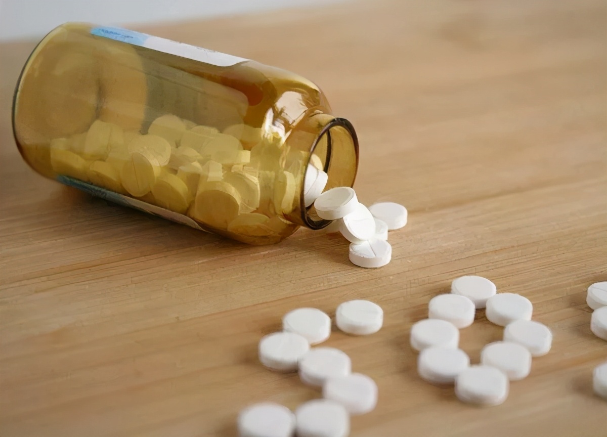 钙片一般什么时间吃最佳,钙片什么时间吃最佳中年人