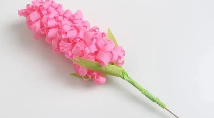 用手工纸做出来的花型装饰,软皱纹纸手工花